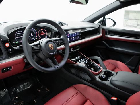 New 2026 Porsche Cayenne image 4