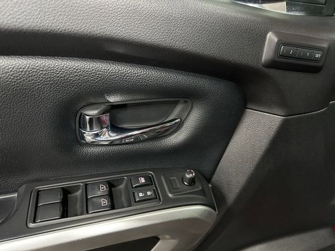 Used 2017 Nissan Titan PRO-4X w/ Pro-4x Convenience Package image 21