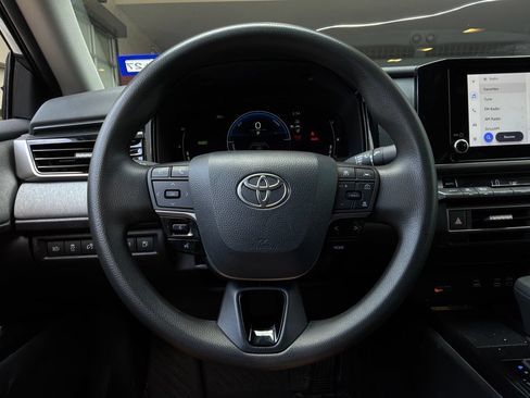 Used 2025 Toyota Camry LE FWD image 30