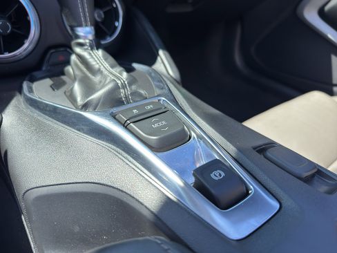 Used 2020 Chevrolet Camaro LT image 18