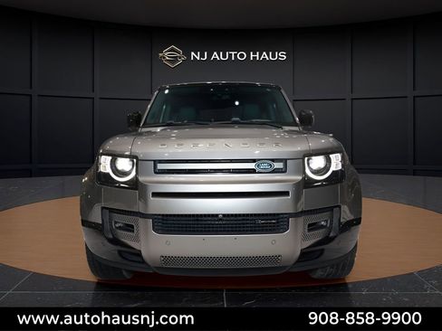 Used 2023 Land Rover Defender 110 X-Dynamic SE image 3