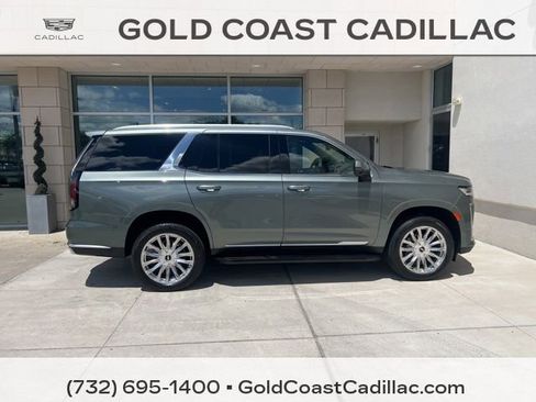 Used 2023 Cadillac Escalade Premium Luxury AWD/4WD image 4