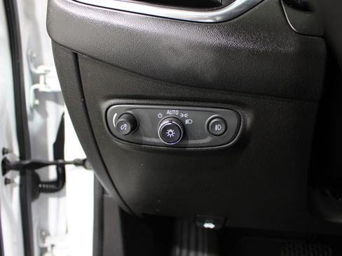 Used 2020 Chevrolet Equinox LT FWD image 10