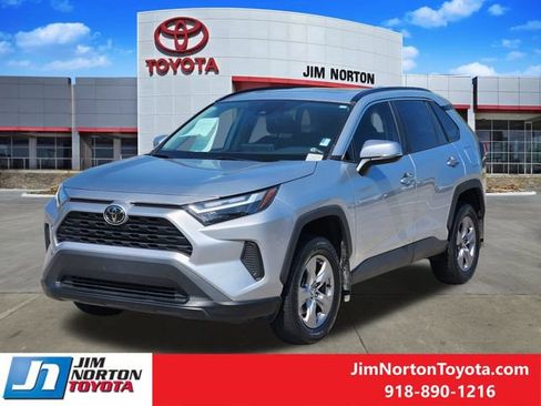 Used 2024 Toyota RAV4 XLE w/ Convenience Package FWD image 4