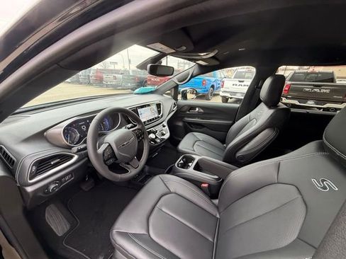 New 2026 Chrysler Pacifica Select w/ S Appearance Package image 16