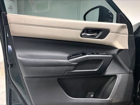 Used 2023 Nissan Pathfinder SL w/ SL Premium Package image 21