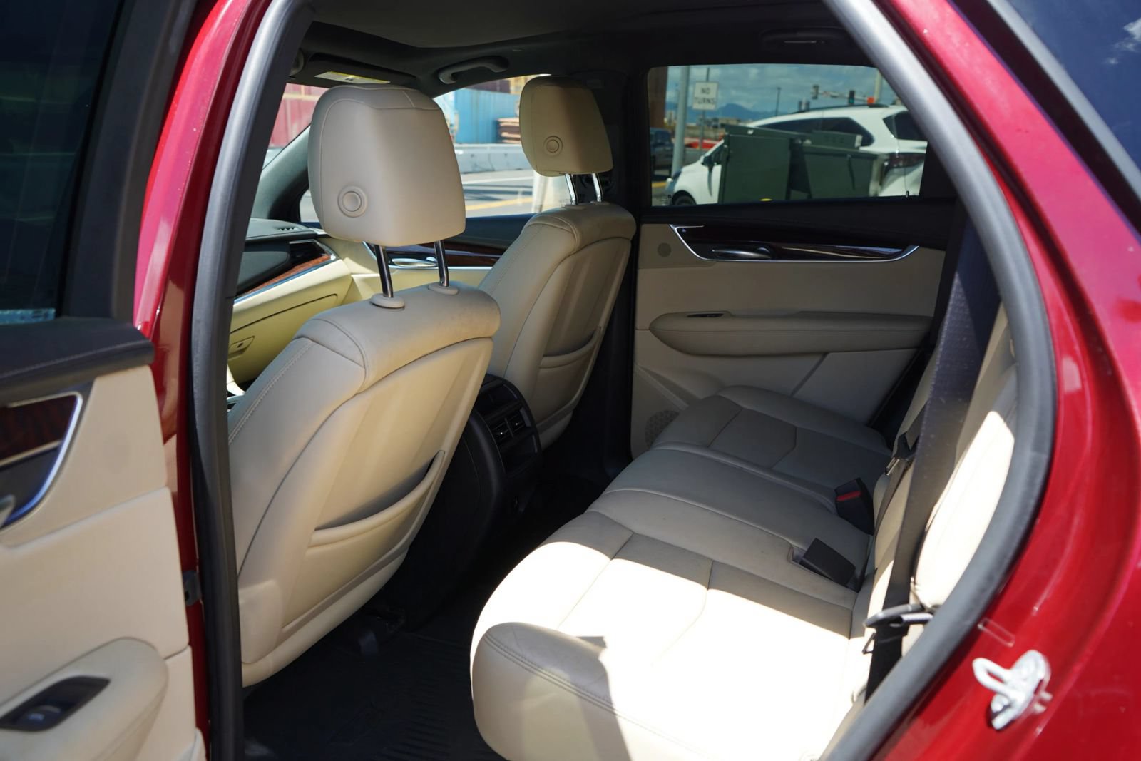 Used 2017 Cadillac XT5 Premium Luxury w/ Driver Assist Package FWD image 16