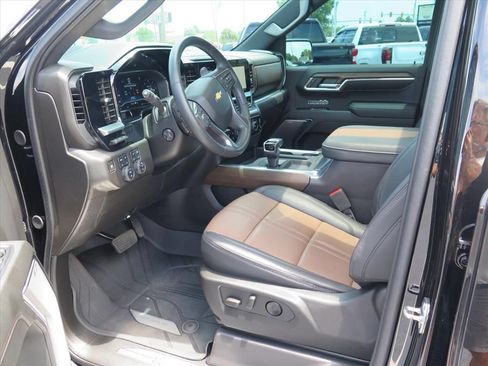 Used 2024 Chevrolet Silverado 1500 High Country w/ Technology Package AWD/4WD image 11