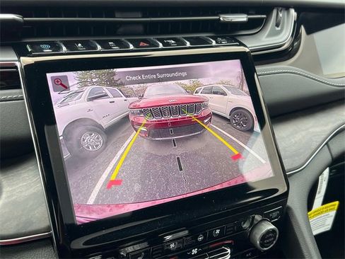 Used 2023 Jeep Grand Cherokee Overland w/ Luxury Tech Group IV image 32