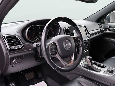 Used 2020 Jeep Grand Cherokee Overland AWD/4WD image 17