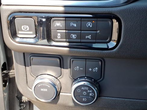 Used 2025 GMC Yukon XL Denali RWD image 37