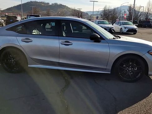 Used 2025 Honda Civic Sport image 9