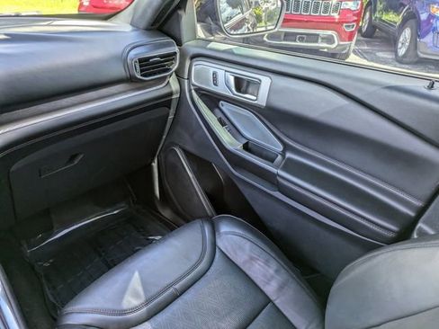 Used 2020 Ford Explorer Platinum w/ Premium Technology Package image 20
