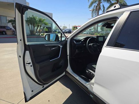 Certified 2021 Toyota RAV4 XLE w/ Convenience Package FWD image 21