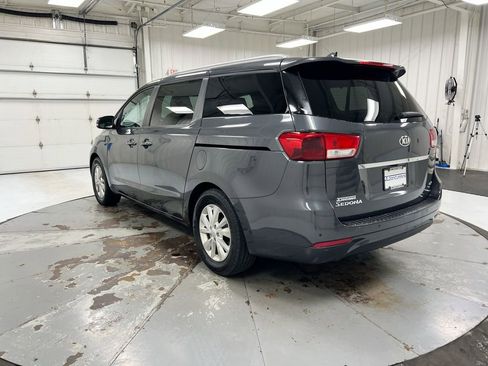 Used 2016 Kia Sedona LX w/ LX Convenience Package FWD image 4