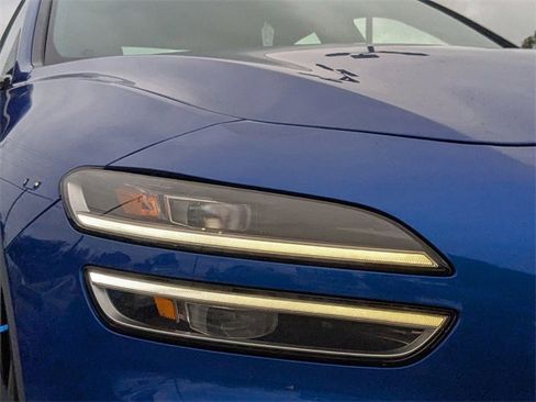 Used 2023 Genesis G70 3.3T w/ Sport Prestige Package image 9