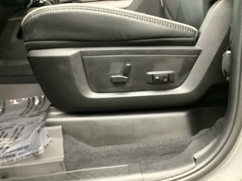 New 2026 RAM 2500 Laramie AWD/4WD image 14