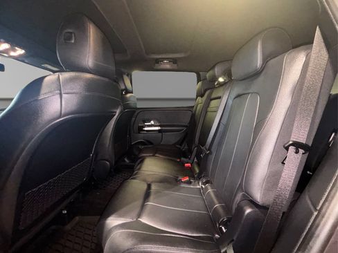 Used 2021 Mercedes-Benz GLB 250 4MATIC image 12