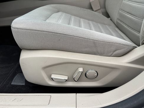 Used 2020 Ford Fusion SE image 15