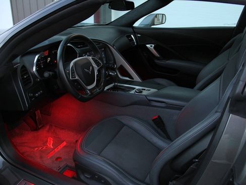 Used 2015 Chevrolet Corvette Z06 w/ 3LZ Preferred Equipment Group RWD image 13