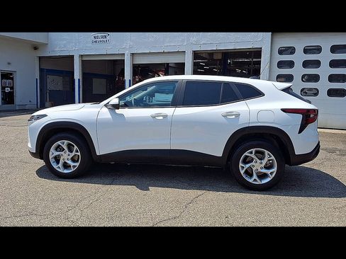 Certified 2024 Chevrolet Trax LS w/ LS Convenience Package FWD image 5