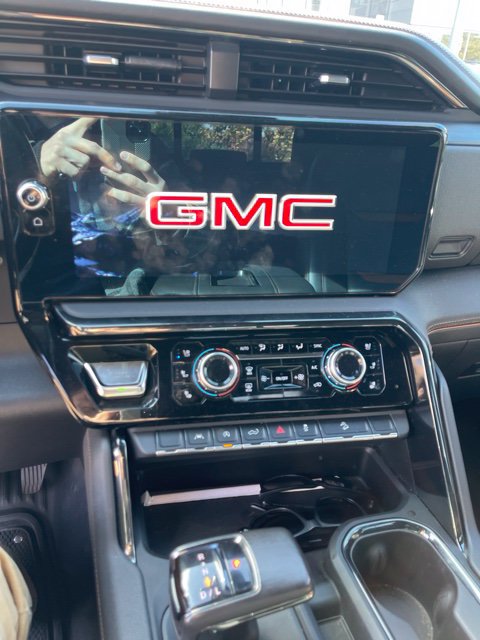 Used 2022 GMC Sierra 1500 AT4 w/ AT4 Preferred Package AWD/4WD image 9