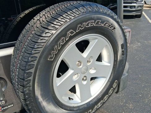 Used 2017 Jeep Wrangler Unlimited Sport w/ Quick Order Package 24S AWD/4WD image 9