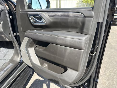 Used 2023 GMC Yukon SLT w/ SLT Luxury Package AWD/4WD image 11