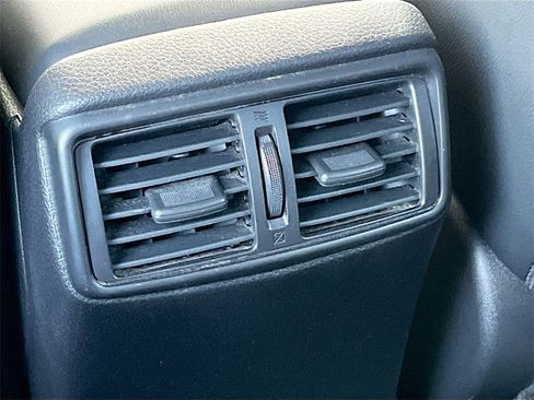 Used 2022 Nissan Rogue Sport SL image 26