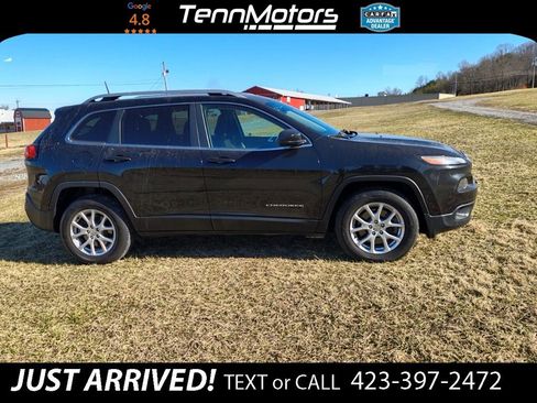 Used 2016 Jeep Cherokee Latitude w/ Cold Weather Group image 4