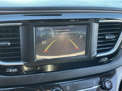 Used 2023 Chrysler Voyager LX image 28