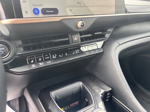 Used 2025 Toyota Crown Limited w/ Advanced Technology Package image 19