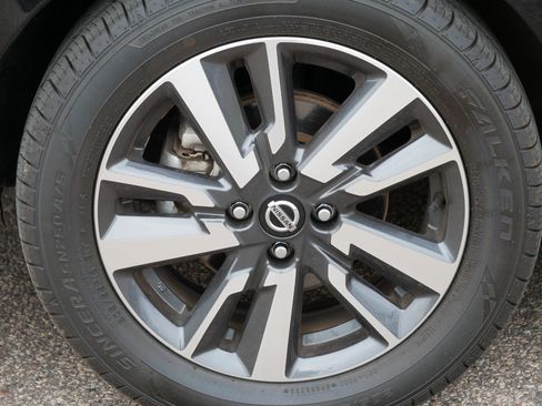 Used 2021 Nissan Versa SV image 9