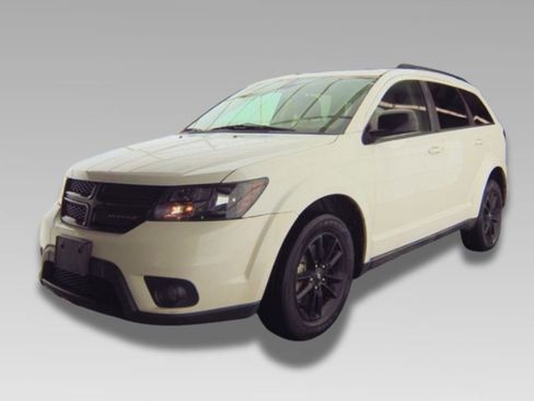 Used 2019 Dodge Journey SE w/ Connectivity Group FWD image 1