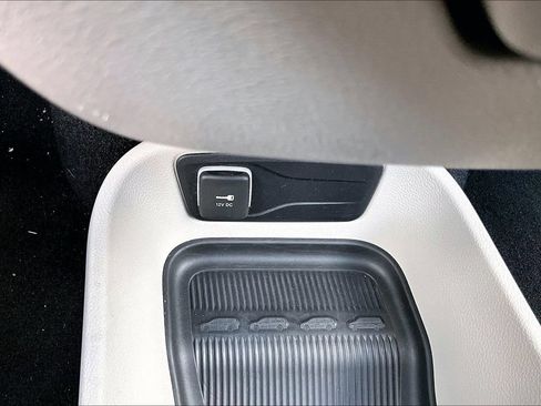 Used 2023 Chrysler Pacifica Touring-L FWD image 33