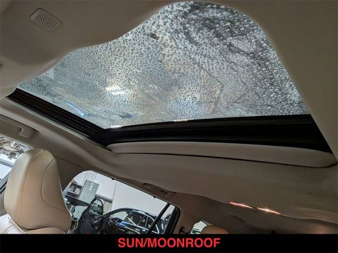 Used 2022 Toyota Highlander XLE image 2