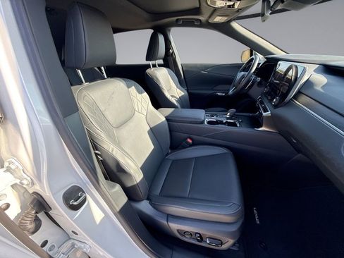 Used 2025 Lexus RX 350 Premium w/ Accessory Package (Z1) FWD image 16