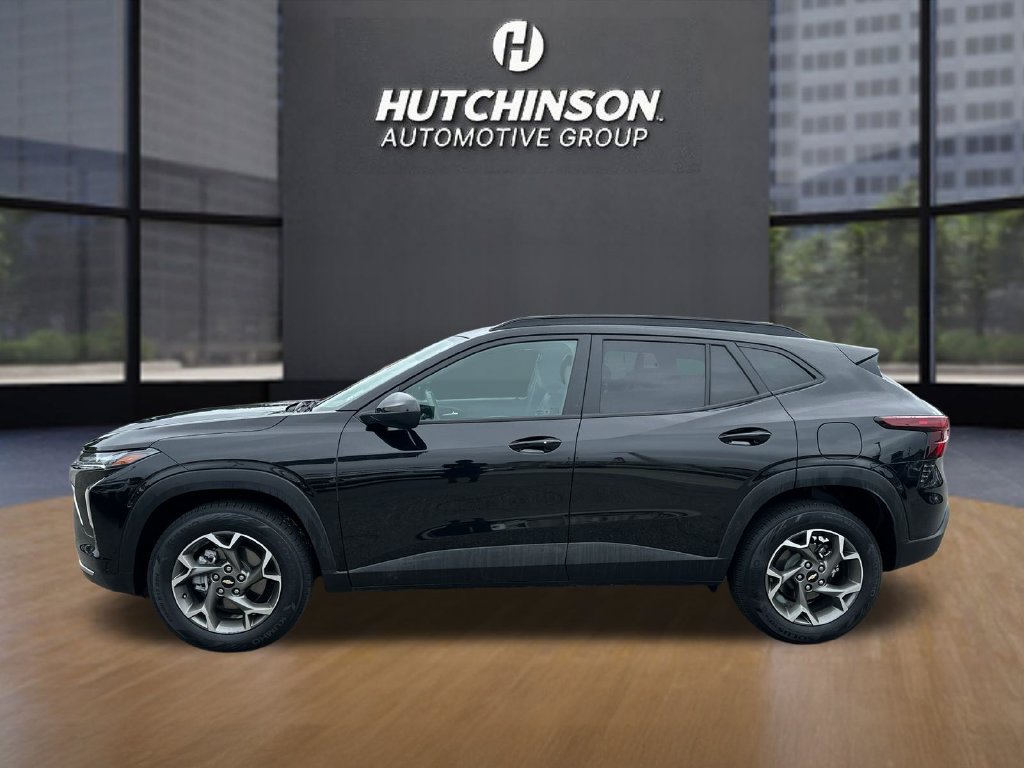 Used 2025 Chevrolet Trax LT w/ LT Convenience Package FWD image 4