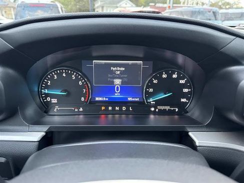 Used 2022 Ford Explorer XLT image 34