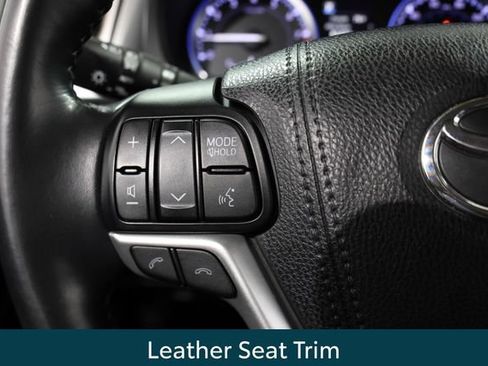 Used 2018 Toyota Highlander SE AWD/4WD image 18