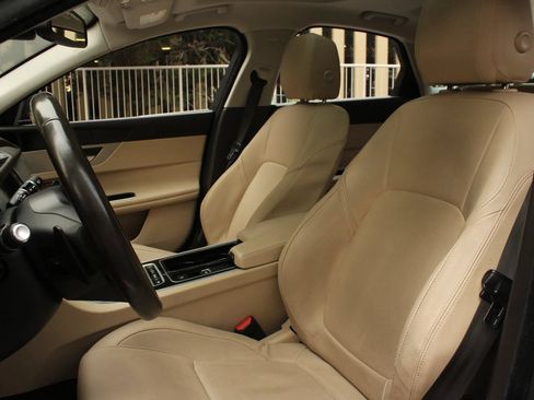 Used 2017 Jaguar XF Premium RWD image 16