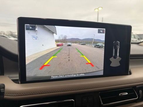 Used 2023 Lincoln Nautilus AWD image 5