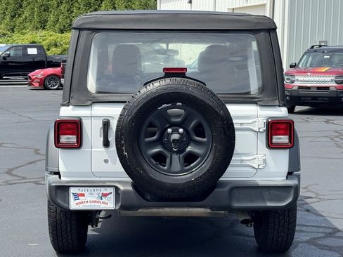 Used 2018 Jeep Wrangler Unlimited Sport image 16