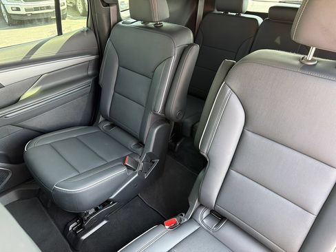 Used 2025 Buick Enclave Preferred FWD image 18