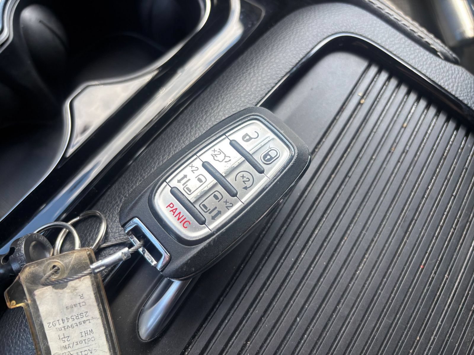 Used 2025 Chrysler Pacifica Limited FWD image 27