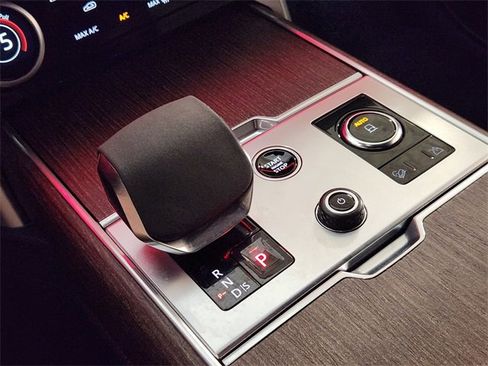 Used 2023 Land Rover Range Rover SE image 19