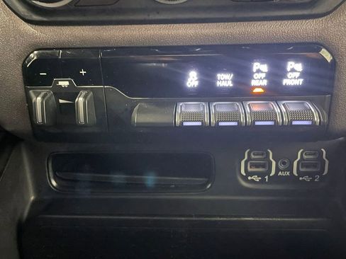 Used 2021 RAM 1500 Big Horn image 32