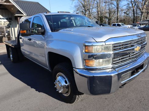 Used 2016 Chevrolet Silverado 3500 W/T w/ WT Convenience Package image 3