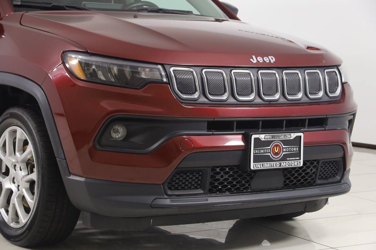 Used 2022 Jeep Compass Latitude w/ Sun and Sound Group AWD/4WD image 35
