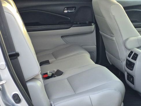 Used 2020 Honda Pilot Touring image 21